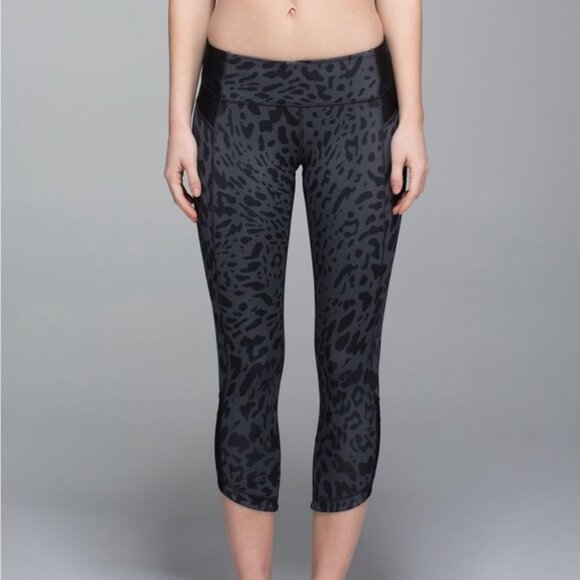 Lululemon Just Breathe Crop Animal Swirl Deep Coal Light Black Capri Legging - Picture 1 of 14